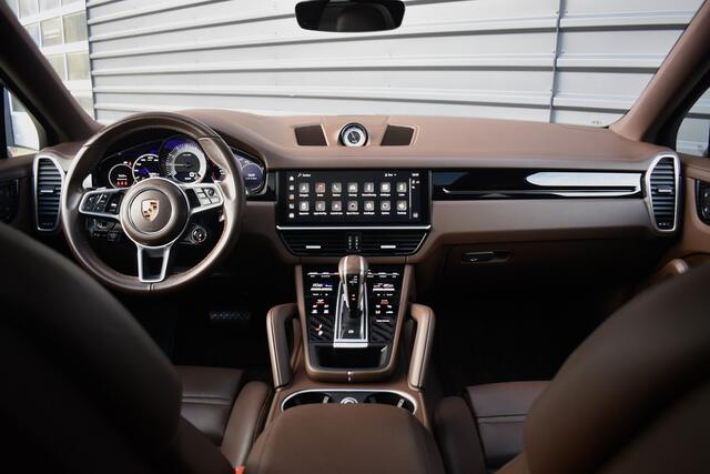 Porsche CAYENNE Coupé 3.0 E-Hybrid 462pk SportDesign | Pano | 22'' Wielen | ACC | Softclose | Bose | Stoelventilatie | Head-Up | 360 Camera |