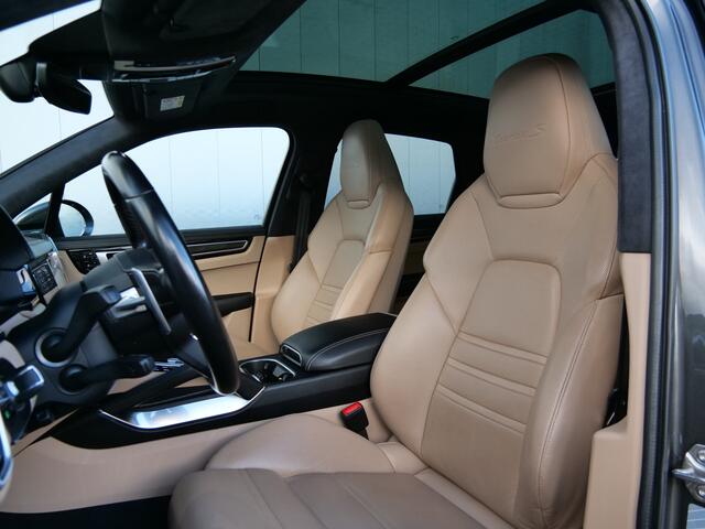 Porsche CAYENNE 4.0 Turbo S E-Hybrid 680pk Automaat Keramisch / Nightvision / Trekhaak / Achterasbesturing