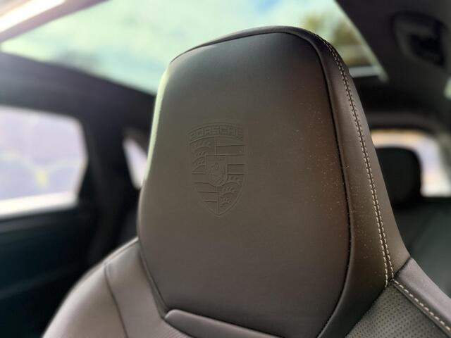 Porsche CAYENNE 4.0 Turbo S E-Hybrid | Porsche Approved | Sport Design | Carbon | NL-Auto | Full Options |