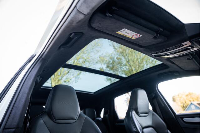 Porsche CAYENNE 4.0 Turbo ** PCCB** Burmester ** Approved ** Panodak ** Trekhaak ** 18-weg Sportstoelen 4WS ** Adapt. Cruise ** Softclose ** NP 237K ** NL auto!!