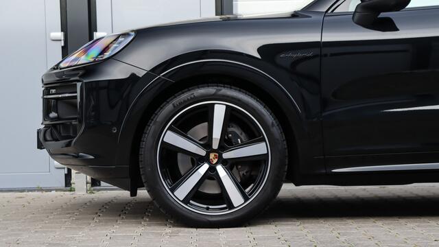 Porsche CAYENNE Coupé 3.0 E-Hybrid SportDesign | Head-up | Soft-Close | BOSE Sound | Surround View | Trekhaak | Panoramadak