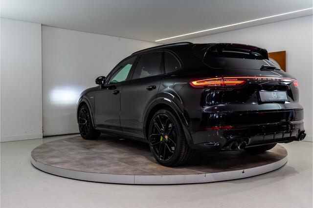 Porsche CAYENNE 3.0 E-Hybrid 462PK | Sport Design | Pano | 22'' | Luchtvering | Bose | Garantie