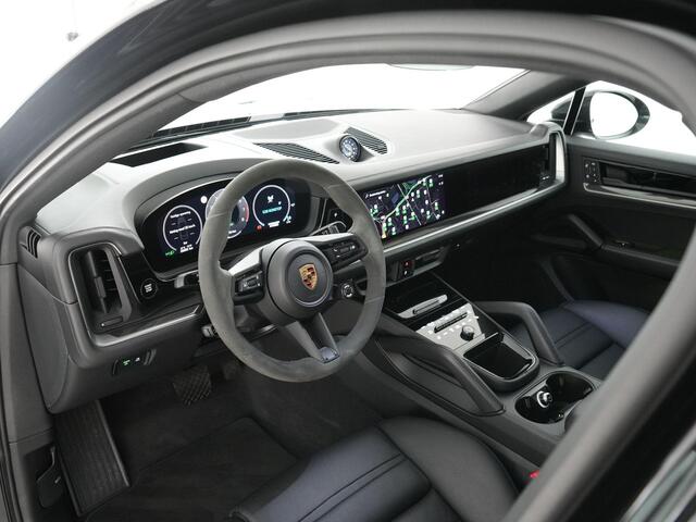 Porsche CAYENNE Coupé 3.0 470pk E-Hybrid |BTW-auto|passenger display|achteras besturing|carbon ext|soft close|pano|Bose|18-voudig|sport chrono|HUD|memory|BLIS|360 camera|22"|