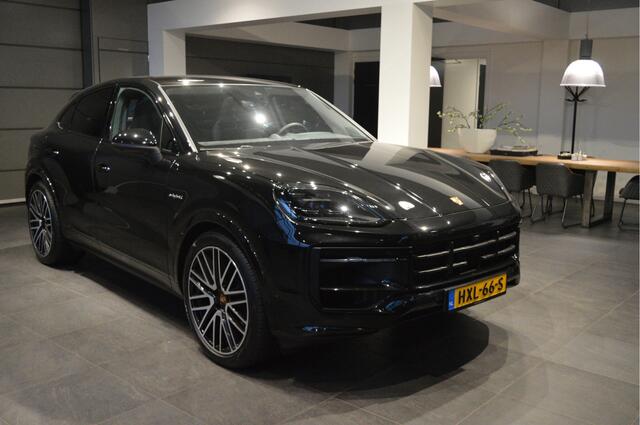 Porsche CAYENNE Coupé 3.0 E-Hybrid pano camera Bose leer 22 inch 470 pk !!