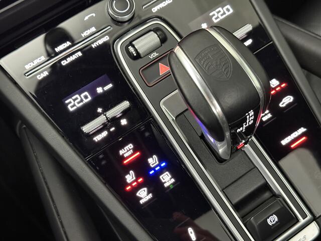 Porsche CAYENNE 3.0 E-Hybrid | Sport-Design | 360 Camera | Burmester | Sport-Chrono | Head-Up | Panorama | Nachtzicht | Stoelventilatie | Keyless-Start | Sport-Uitlaat | 21 inch | Stoelverwarming V+A | Leder | Trekhaak | Luchtvering | Memory | Sfeerverlichting | Dodehoek