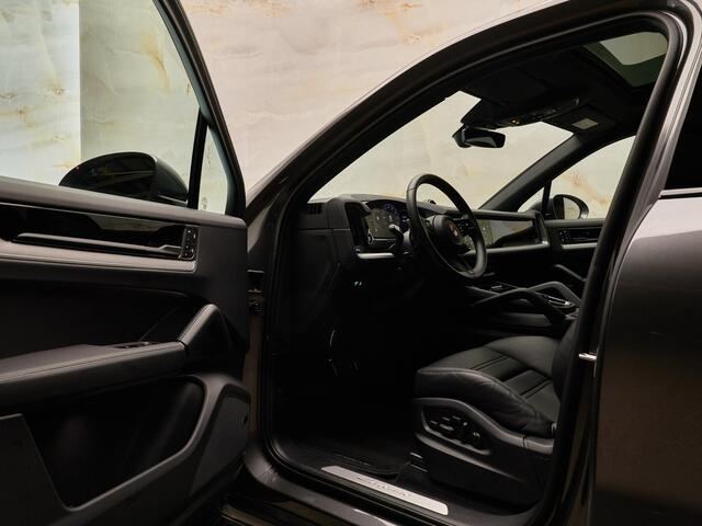 Porsche CAYENNE 3.0 E-Hybrid, SportDesign, Bose, tr.haak, 22", pano, luchtv., memory, ACC, privacy