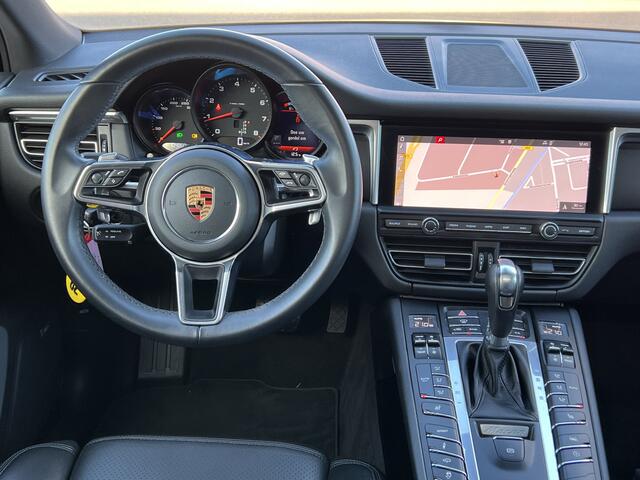 Porsche MACAN 2.0 245 pk Facelift Panoramadak Luchtvering Bose Leer Led Koplampen Dab Camera 21 Inch RS Spyder Velgen NL Auto AWD