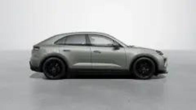 Porsche MACAN 4