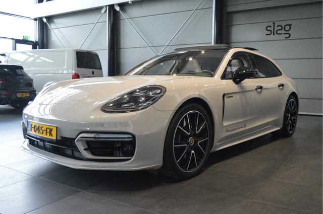 Porsche PANAMERA Sport Turismo 4.0 Turbo S E-Hybrid pano Burmester Softclose !!