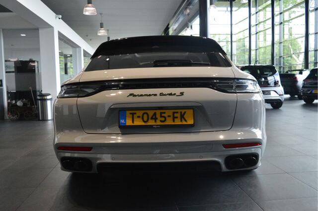 Porsche PANAMERA Sport Turismo 4.0 Turbo S E-Hybrid pano Burmester Softclose !!