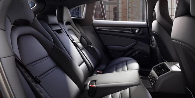 Porsche PANAMERA Sport Turismo 4 E-Hybrid Platinum Edition