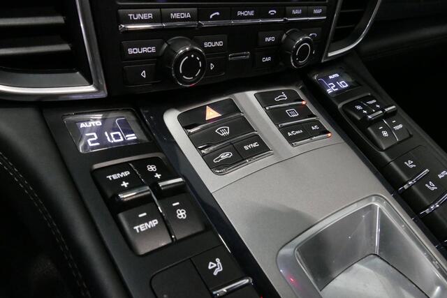 Porsche PANAMERA 3.0 S E-Hybrid / Schuif-/kanteldak / Elektr. verstelbare voorstoelen (links memory) / Luchtvering / BOSE Sound / Softclose - servosluiting / 20'' LMV / Porsche Dynamic Light System Plus (PDLS+) / Achteruitrijcamera / Standairco / Porsce Active Suspension 