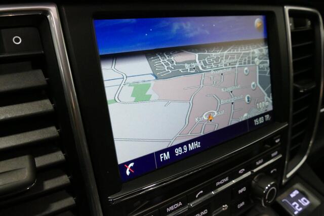 Porsche PANAMERA 3.0 S E-Hybrid / Schuif-/kanteldak / Elektr. verstelbare voorstoelen (links memory) / Luchtvering / BOSE Sound / Softclose - servosluiting / 20'' LMV / Porsche Dynamic Light System Plus (PDLS+) / Achteruitrijcamera / Standairco / Porsce Active Suspension 