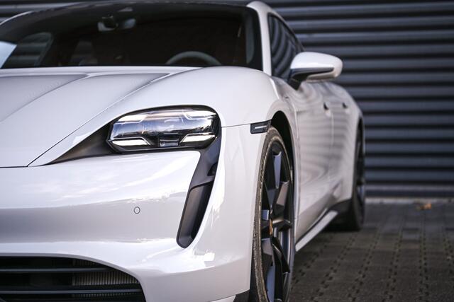 Porsche Taycan Turbo Sport Turismo - Krijt - Display - Sport Sound