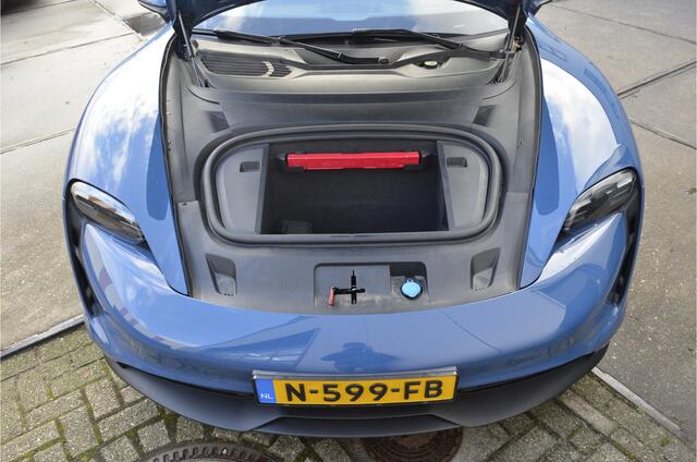 Porsche Taycan Performance 84 kWh