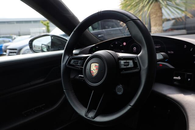 Porsche Taycan Turbo S 761pk Panoramadak/Burmester/SportChrono