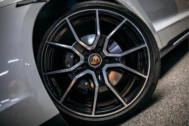 Porsche Taycan Performance 84 kWh Goed uitgevoerde Taycan met lage km stand NL geleverd