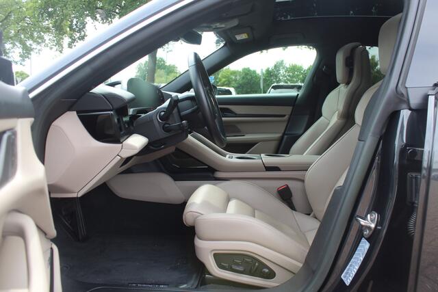 Porsche Taycan Sport Turismo 79 kWh / Panoramadak / Camera / Adaptieve stoelen / Luchtvering / 21'' / Bose / Keyless / Sportchrono / Stoelverwarming / DAB / ACC