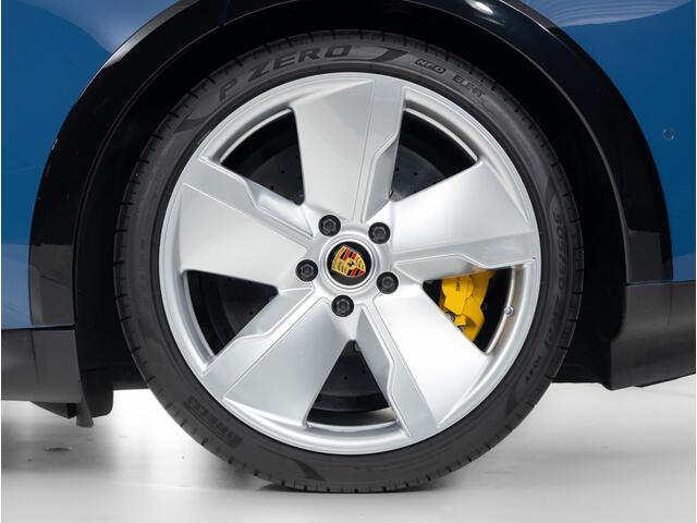 Porsche Taycan Turbo S Cross Turismo