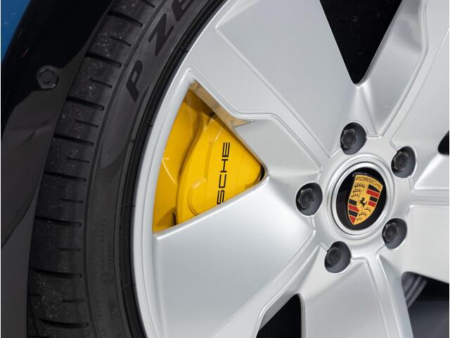 Porsche Taycan Turbo S Cross Turismo