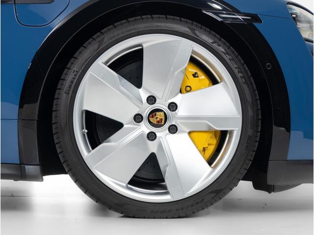 Porsche Taycan Turbo S Cross Turismo