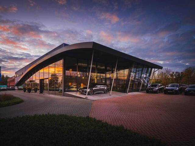 Porsche Taycan Performance, NL-auto, SportDesign, Performance-accu, pano, 21'', luchtv., sp.chrono, ACC, privacy