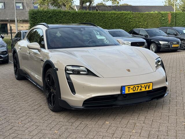 Porsche Taycan Cross Turismo 4 93 kWh / Panoramadak / 360Camera / Passenger Display / Sportdesign + Chrono / 21'' / Bose / Luchtvering / Keyless / Stuur+Stoelverwarming / Dodehoek / DAB / ACC