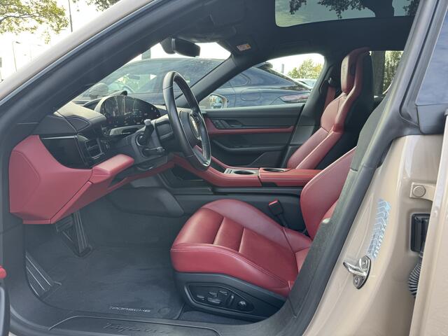 Porsche Taycan Cross Turismo 4 93 kWh / Panoramadak / 360Camera / Passenger Display / Sportdesign + Chrono / 21'' / Bose / Luchtvering / Keyless / Stuur+Stoelverwarming / Dodehoek / DAB / ACC