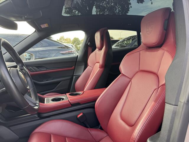 Porsche Taycan Cross Turismo 4 93 kWh / Panoramadak / 360Camera / Passenger Display / Sportdesign + Chrono / 21'' / Bose / Luchtvering / Keyless / Stuur+Stoelverwarming / Dodehoek / DAB / ACC