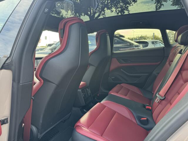 Porsche Taycan Cross Turismo 4 93 kWh / Panoramadak / 360Camera / Passenger Display / Sportdesign + Chrono / 21'' / Bose / Luchtvering / Keyless / Stuur+Stoelverwarming / Dodehoek / DAB / ACC