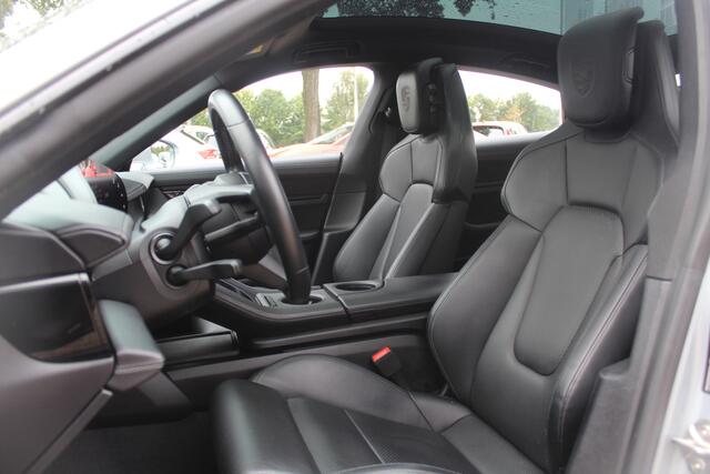 Porsche Taycan Performance 84 kWh / NIEUWSTAAT! / SoH 94.5% / Panoramadak / 360Camera / Adaptieve stoelen / Sportchrono / 20'' / Bose / Keyless / Dodehoek / Navigatie / Stoelverwarming / Cruise Control