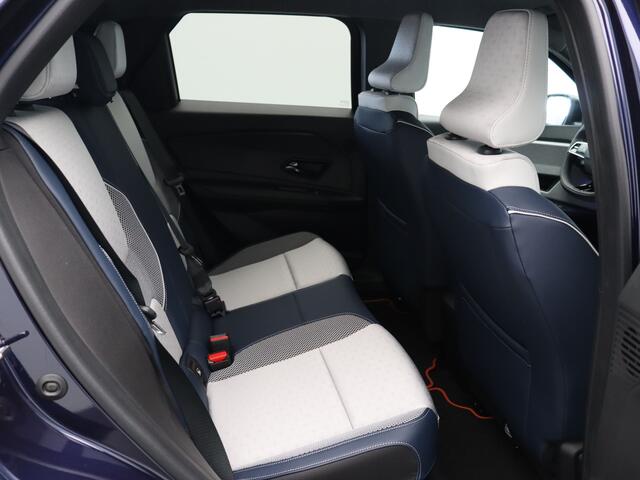 Renault 5 Roland-Garros Comfort range | Achteruitrijcamera | Elektrisch verwarmbare voorstoelen | ISOFIX-bevestigingssysteem voor kinderzitjes op passagiersstoel en op de twee buitenste zitplaatsen achter