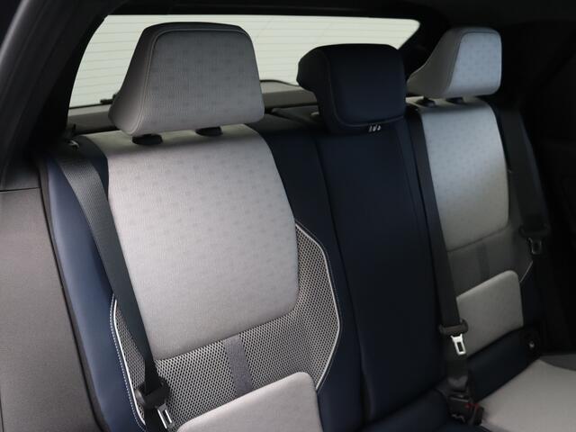 Renault 5 Roland-Garros Comfort range | Achteruitrijcamera | Elektrisch verwarmbare voorstoelen | ISOFIX-bevestigingssysteem voor kinderzitjes op passagiersstoel en op de twee buitenste zitplaatsen achter