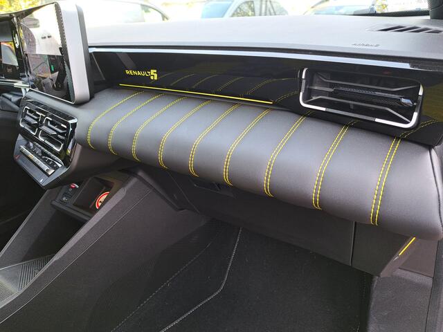 Renault 5 comfort range iconic cinq 52 kWh | 18" LM Velgen | Camera | Adaptive cruise | Harman Kardon | DEMONSTRATIE AUTO, VRAAG NAAR BESCHIKBAARHEID