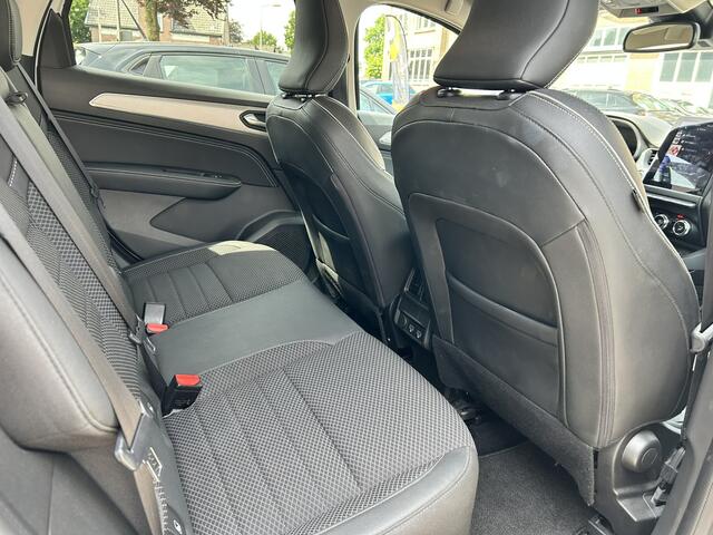 Renault Arkana 1.6 E-Tech Hybrid 145 Intens | achteruitrijcamera | Parkeersensoren | Adaptief Cruise control | Trekhaak