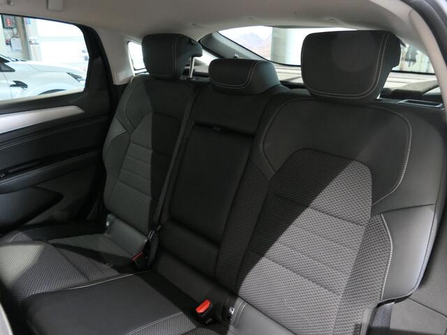 Renault Arkana 1.6 E-Tech Hybrid 145 Intens *Trekhaak!* - Parkeerassistent, dodehoek, camera, sensor v+a