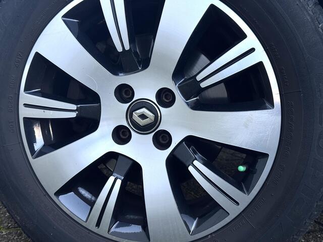 Renault CAPTUR 1.5 dCi Intens TREKHAAK NAVI PDC STOELVERW.