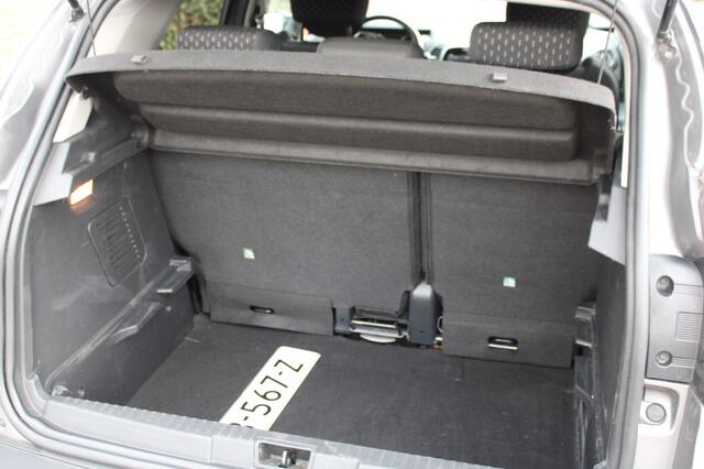 Renault CAPTUR 1.2i 16V TCe 120 pk EDC Automaat Intens met o.a. camera/trekhaak