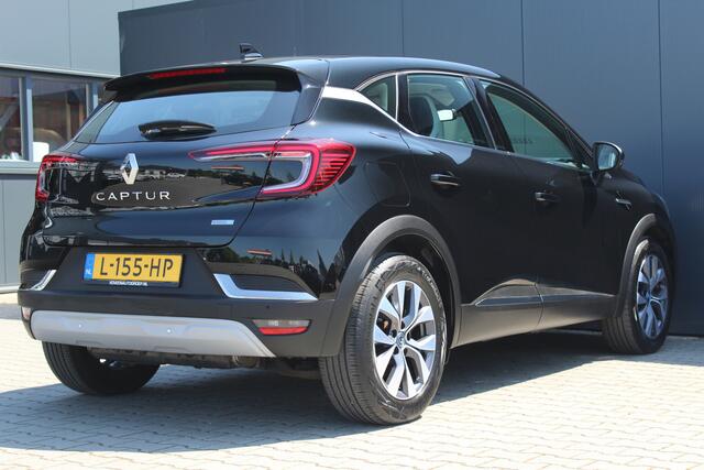 Renault CAPTUR 1.6 E-Tech Plug-in Hybrid 160 Intens | Incl. 12 maanden garantie | Achteruitrijcamera | Bluetooth | Climate control | Parkeersensoren voor en achter | DAB | Lichtmetalen velgen | Navigatie |