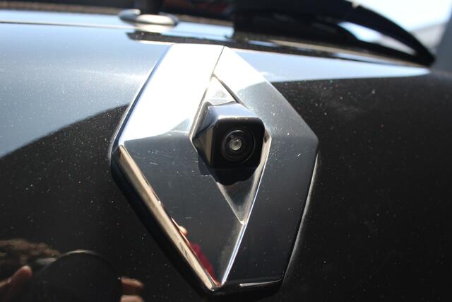 Renault CAPTUR 1.6 E-Tech Plug-in Hybrid 160 Intens | Incl. 12 maanden garantie | Achteruitrijcamera | Bluetooth | Climate control | Parkeersensoren voor en achter | DAB | Lichtmetalen velgen | Navigatie |