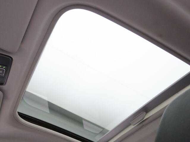 Renault CAPTUR 160pk E-Tech Plug-in Hybrid Intens Automaat/EDC Camera | Adapt. Cruise | Navi | Parkeersens. v+a | Stoel-/stuurverw. | Panoramadak