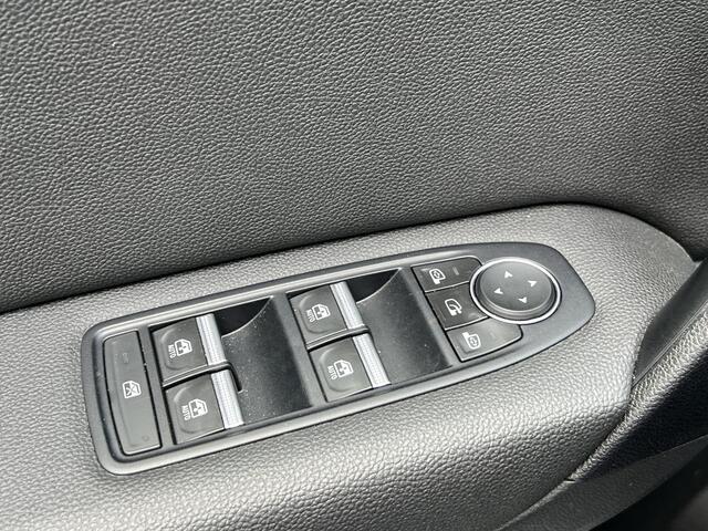 Renault CAPTUR 1.3 TCe 130 Intens | Navigatie groot | Achteruitrijcamera | Key-less | Climate Control | 18'' Lichtmetaal | DAB | LED |