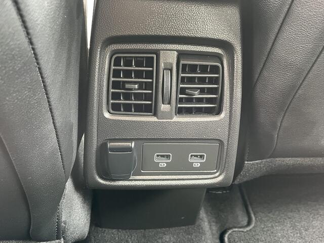 Renault CAPTUR TCe 140 EDC Intens | Camera achter | Parkeersensoren voor + achter | Navigatiesysteem | Dealer onderhouden | All Seasonbanden |