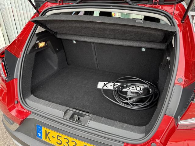 Renault CAPTUR 1.6 E-Tech Plug-in Hybrid 160 Intens | Trekhaak | Navigatie | 360 graden camera | DAB | LED | Climate Control | Cruise | Lichtmetaal |