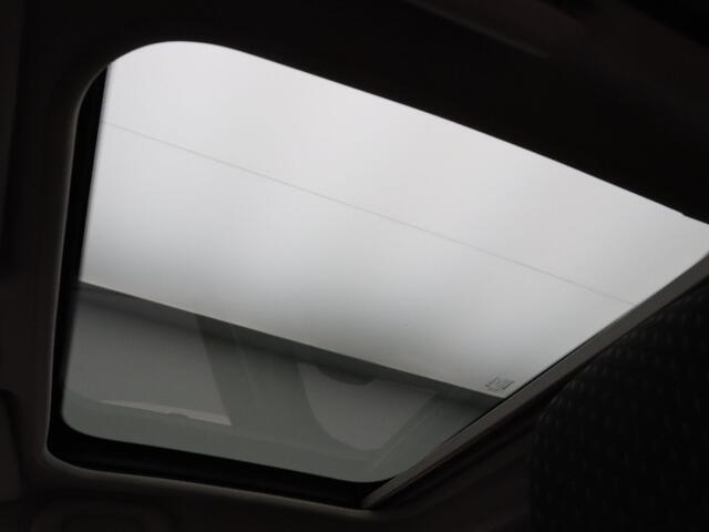 Renault CAPTUR 150pk TCe Version S Camera | Cruise | Navi | Parkeersens. v+a | Trekhaak | Panoramadak