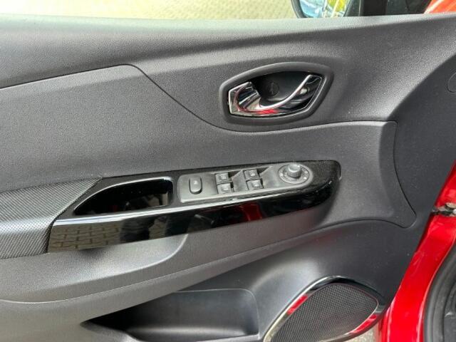 Renault CAPTUR 0.9 TCE XMOD TREKHAAK. CAMERA. NAVI. ALL.IN.