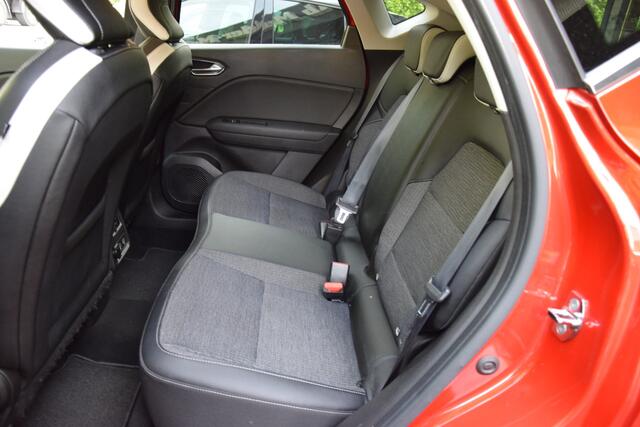 Renault CAPTUR 1.0 TCe 100 Intens | BOVAG Garantie | Trekhaak | All Season Banden | Navigatie | Achteruitrijcamera | PDC Voor&Achter | Apple Carplay | Full LED | Dealer Onderhouden |