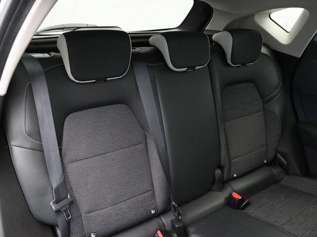 Renault CAPTUR TCe 90pk Techno | Navigatie | Achteruitrijcamera | 17" Lichtmetaal |