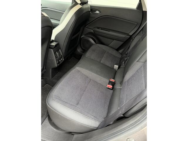 Renault CAPTUR 1.0 TCe 100 Intens / Clima / Navi / 17" LM velgen / Sensoren V+A / Keyless / Getinte ramen achter
