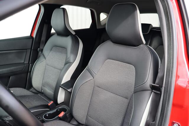 Renault CAPTUR 1.3 TCe 130 Intens Automaat | Navigatie | Cruise Control | Camera | Climate Control | Trekhaak | Carplay